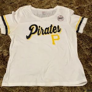 Women’s size xl(fits like L) 5th&ocean pirates tee